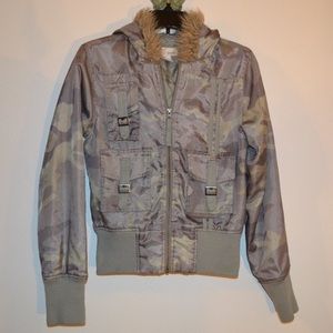 GUC!! O’NEIL - Camouflage Bomber Jacket With Faux Fur Hood. Very Cute!! Sz Small